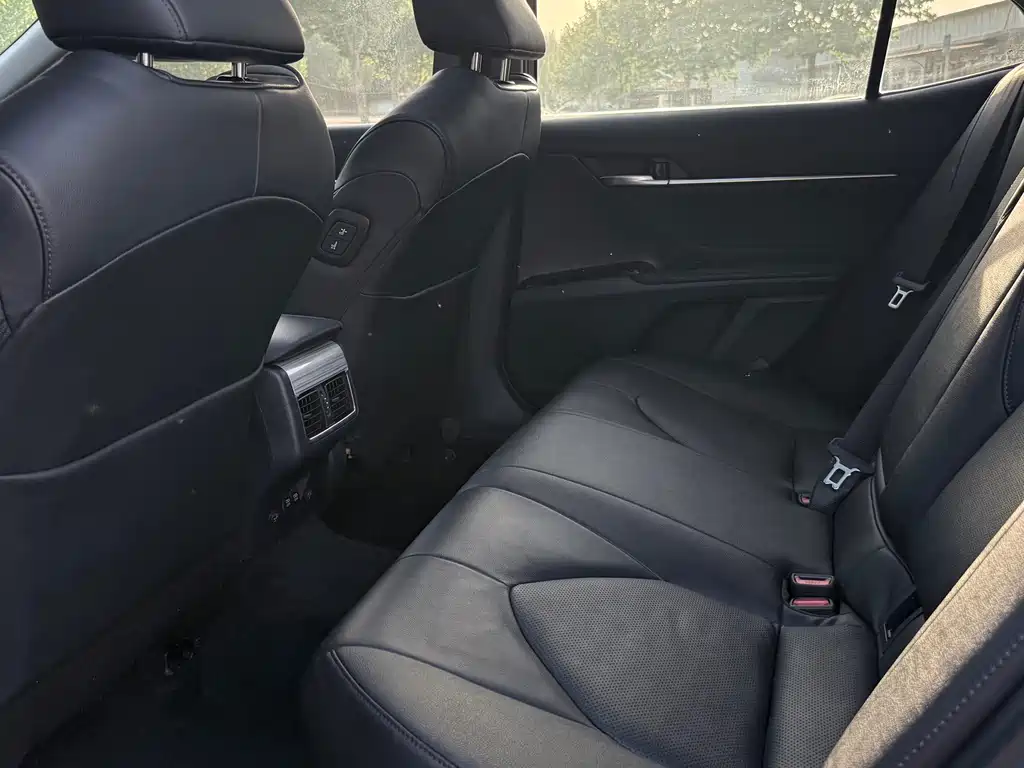 Toyota Camry 2019 — фото 11