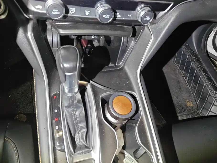 Honda Accord 2022 — фото 16