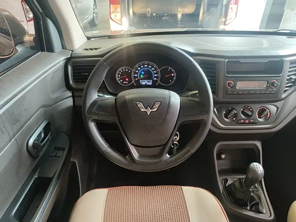 Wuling Hongguang V 2020 — фото 11