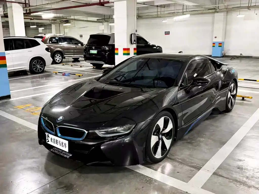 BMW i8 2018 — фото 1