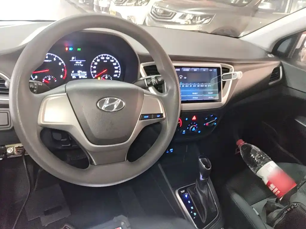 Hyundai Verna 2018 — фото 10