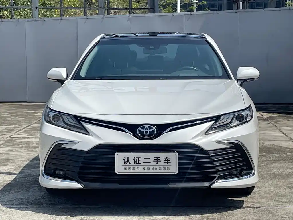 Toyota Camry 2023 — фото 2