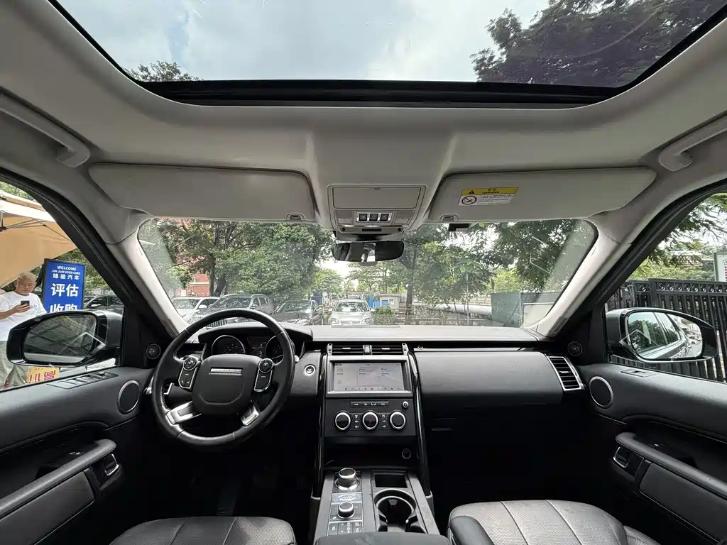 Land Rover Discovery 2018 — фото 15