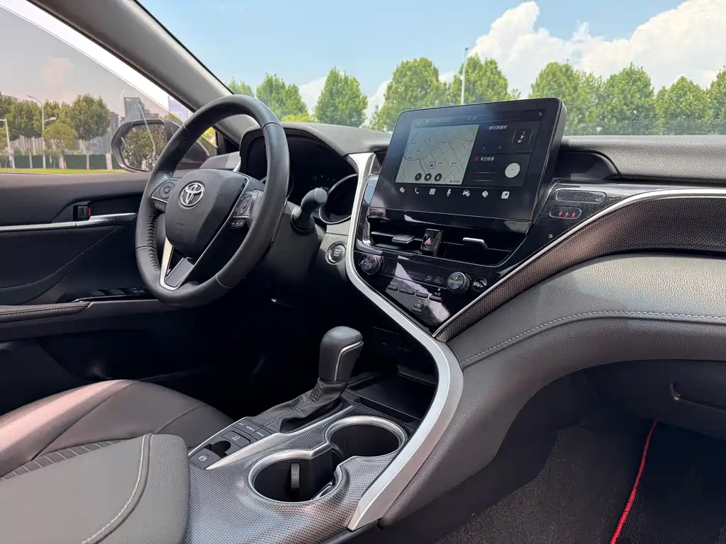 Toyota Camry 2023 — фото 10