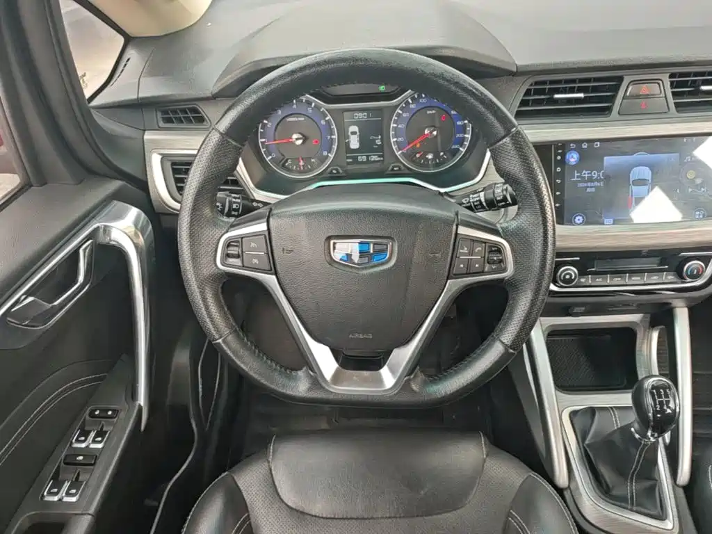 Geely Vision X3 2018 — фото 11