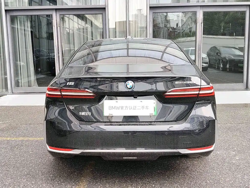 BMW i5 2025 — фото 4