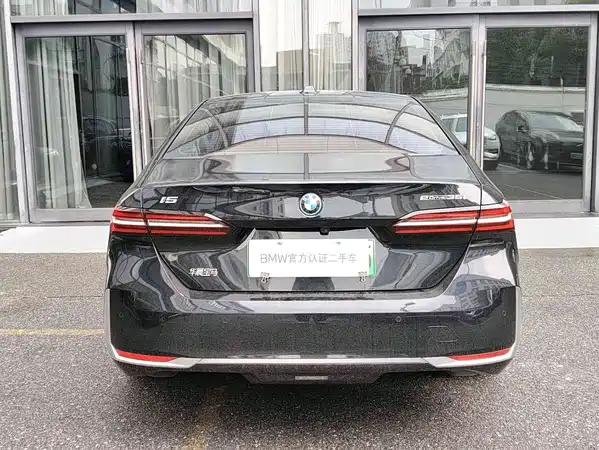 BMW i5 2025