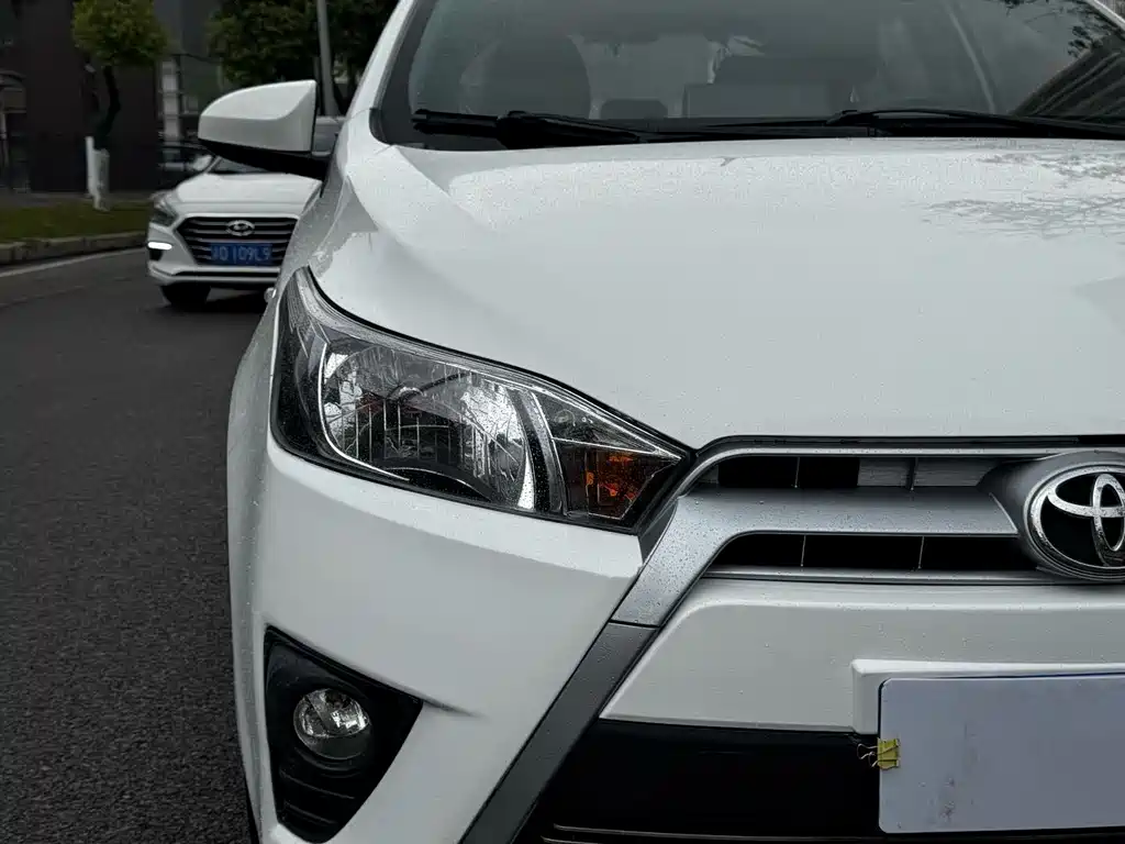 Toyota Yaris L 2015 — фото 4