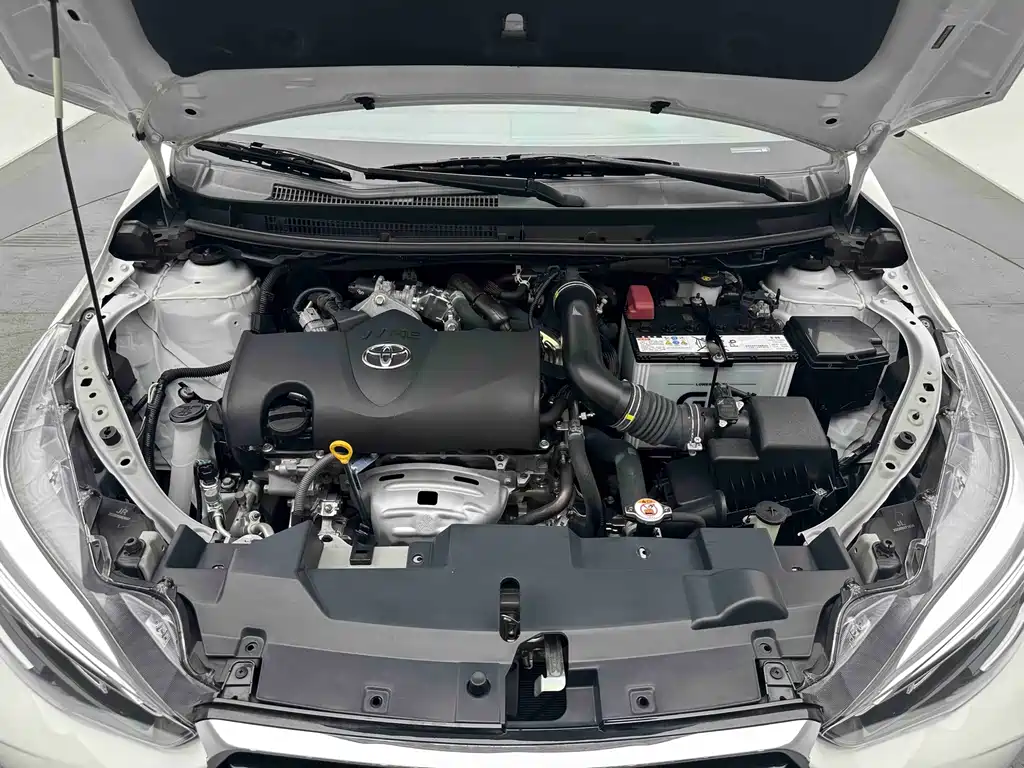 Toyota Yaris L 2022 — фото 17