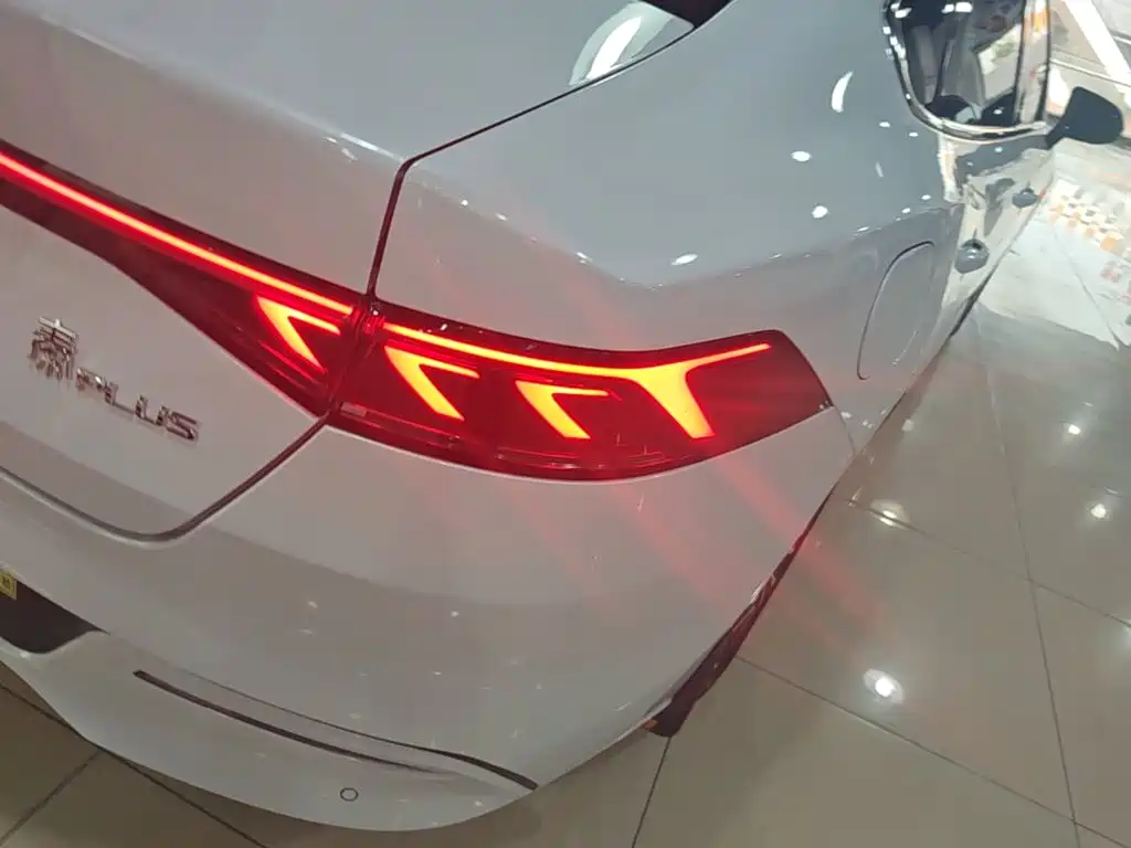 BYD Qin PLUS 2023 — фото 8