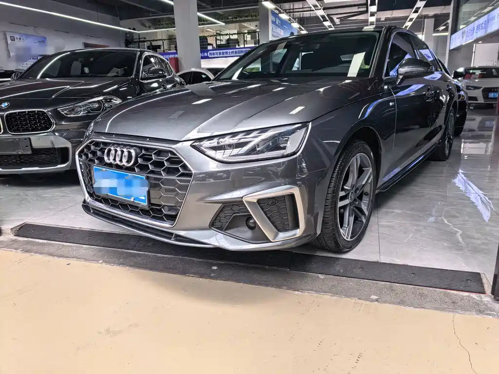 Audi A4L 2022 — фото 1
