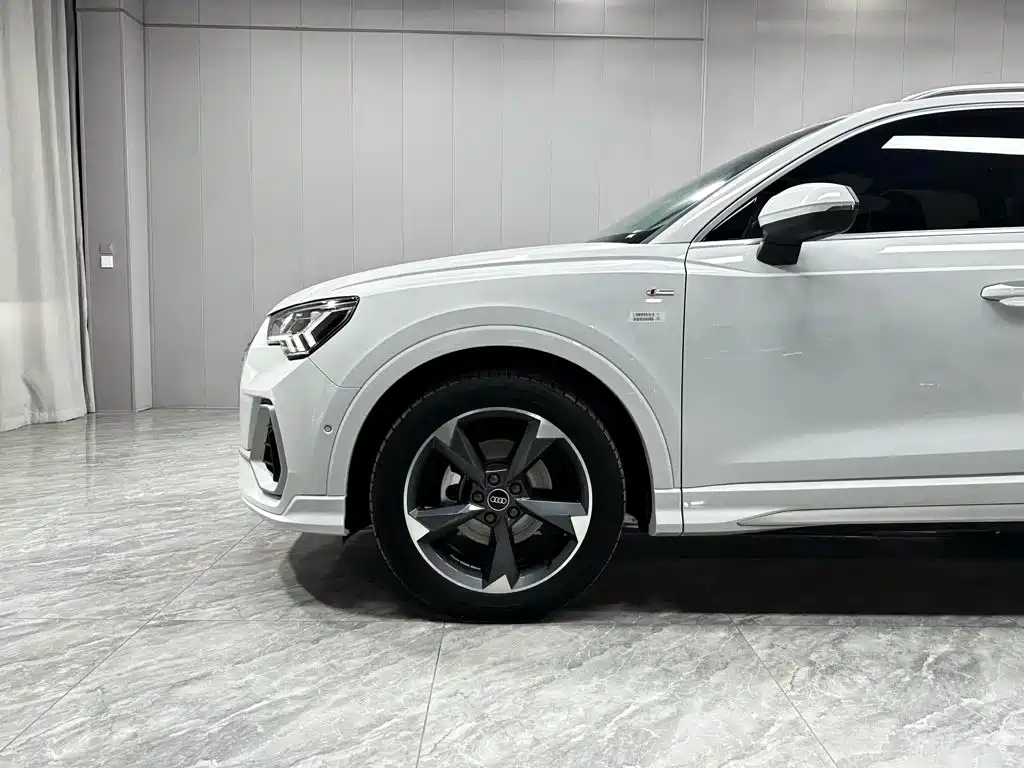 Audi Q3 2022 — фото 8