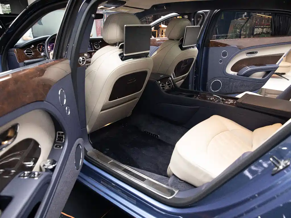 Bentley Mulsanne 2018 — фото 16