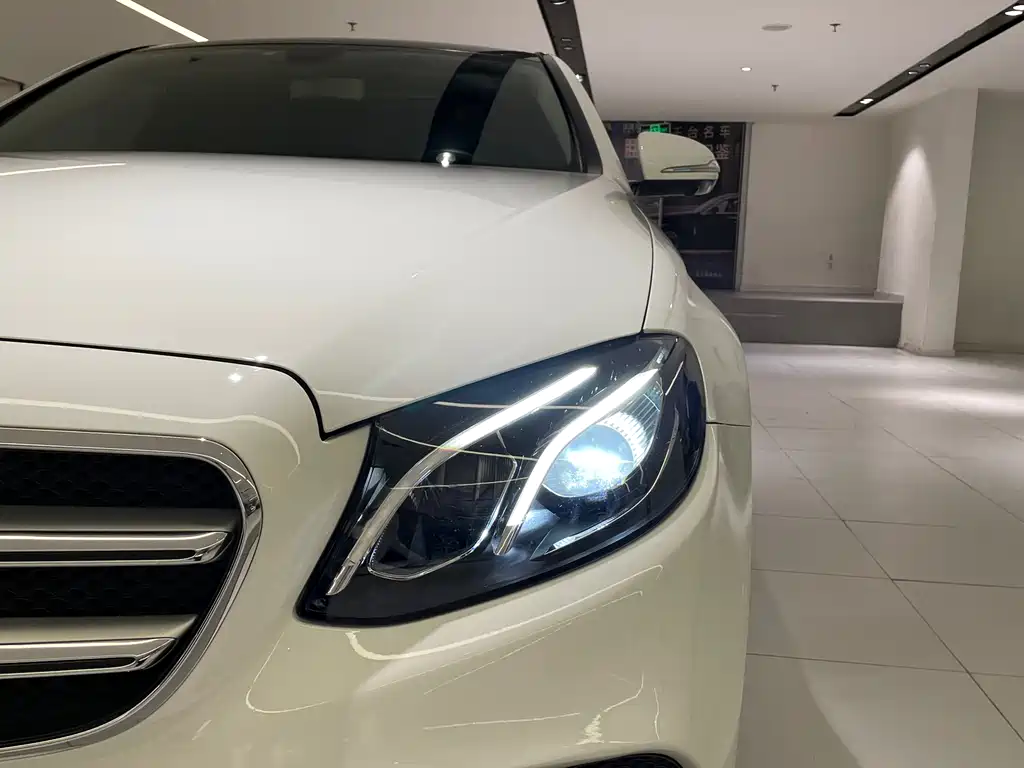 Mercedes-Benz E-Class 2019 — фото 21