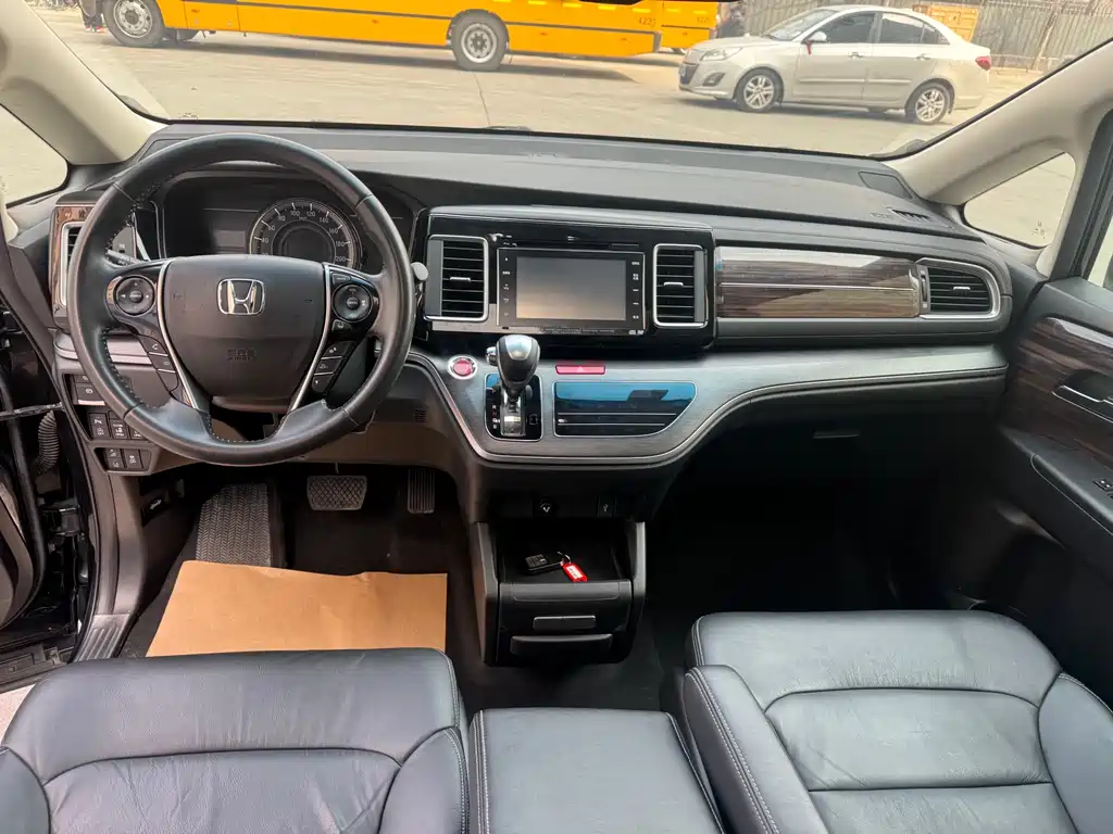 Honda Elysion 2017 — фото 12