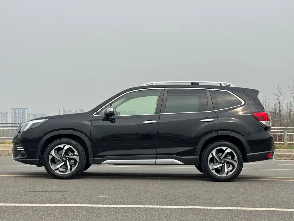 Subaru Forester 2023 — фото 7