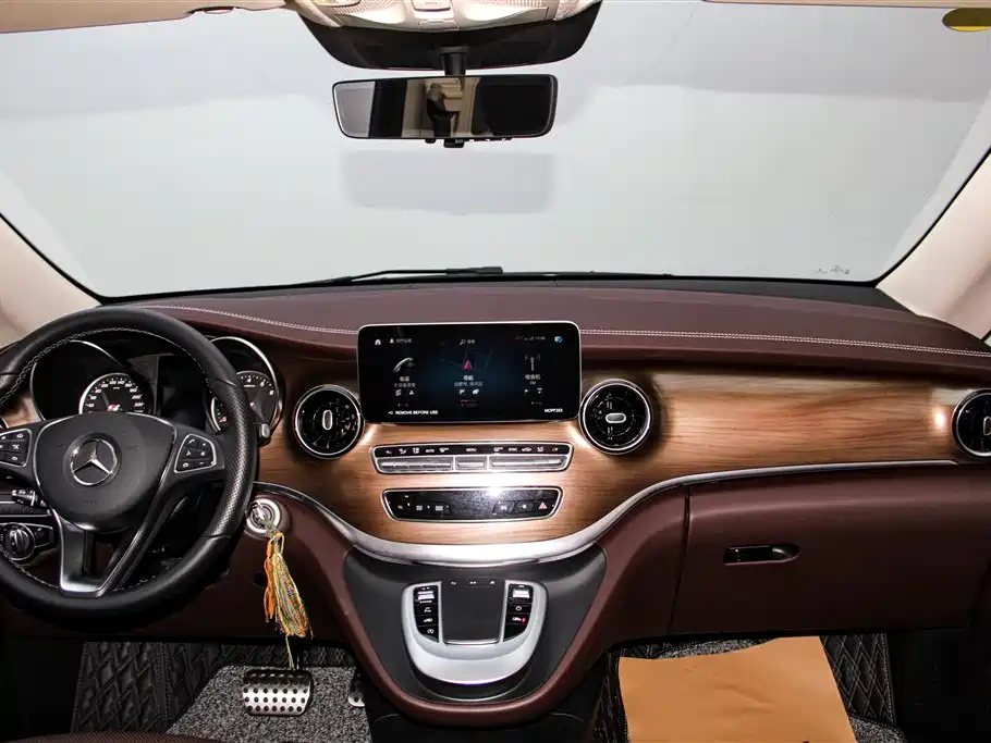 Mercedes-Benz V-Class 2023 — фото 15