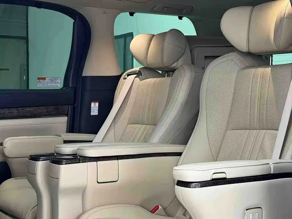 Toyota Vellfire 2021 — фото 11