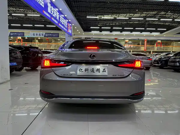 Lexus ES 2018