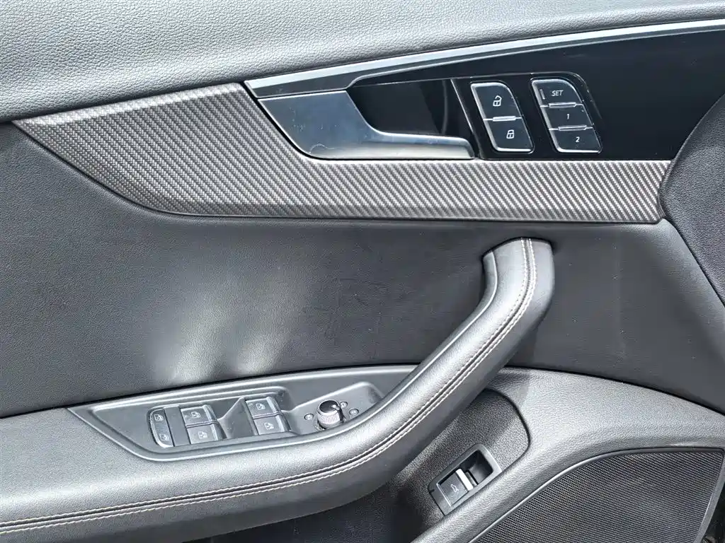 Audi A4L 2024 — фото 17