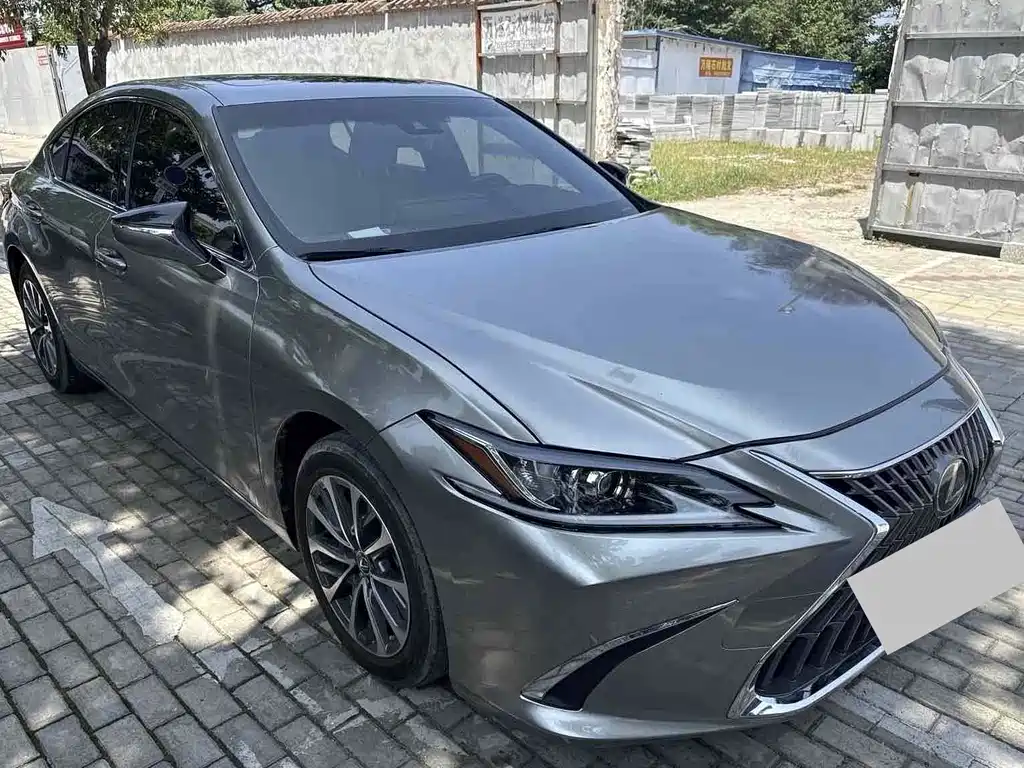Lexus ES 2022 — фото 1