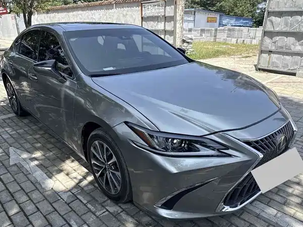 Lexus ES 2022