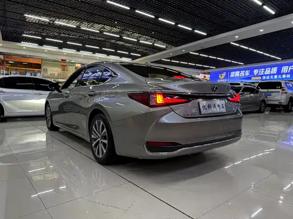 Lexus ES 2018