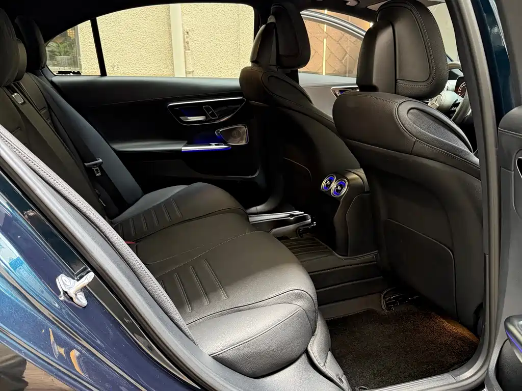 Mercedes-Benz C-Class 2023 — фото 13