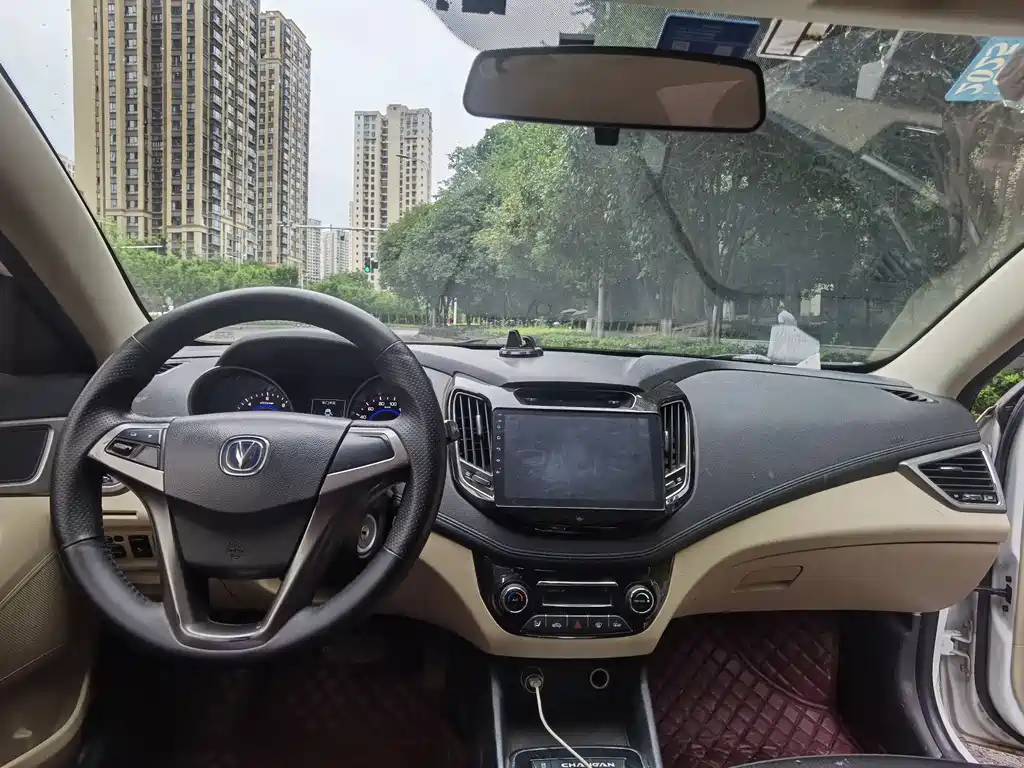 Changan Eado New Energy 2018 — фото 16