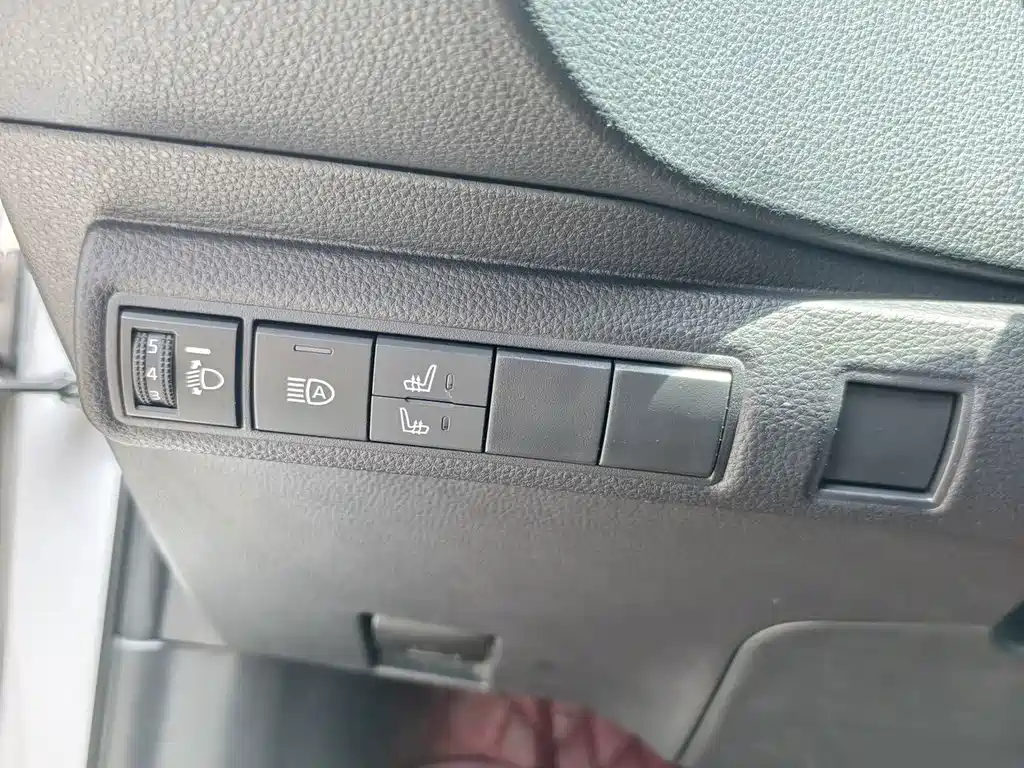 Toyota Corolla 2023 — фото 12