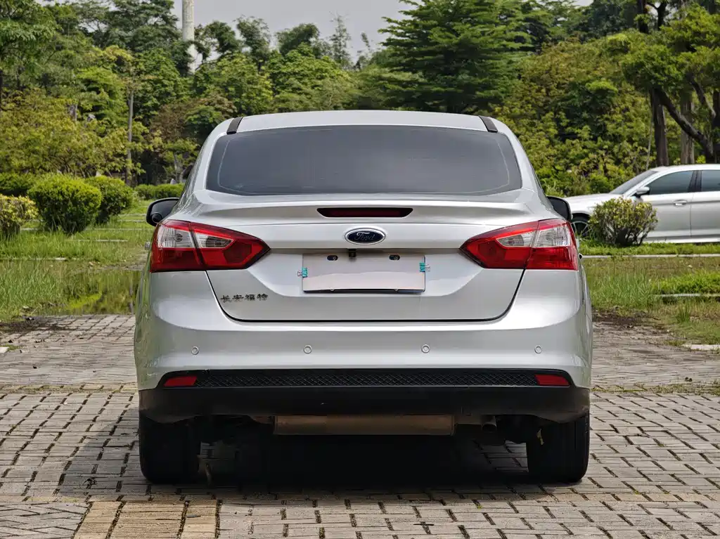 Ford Focus 2015 — фото 15