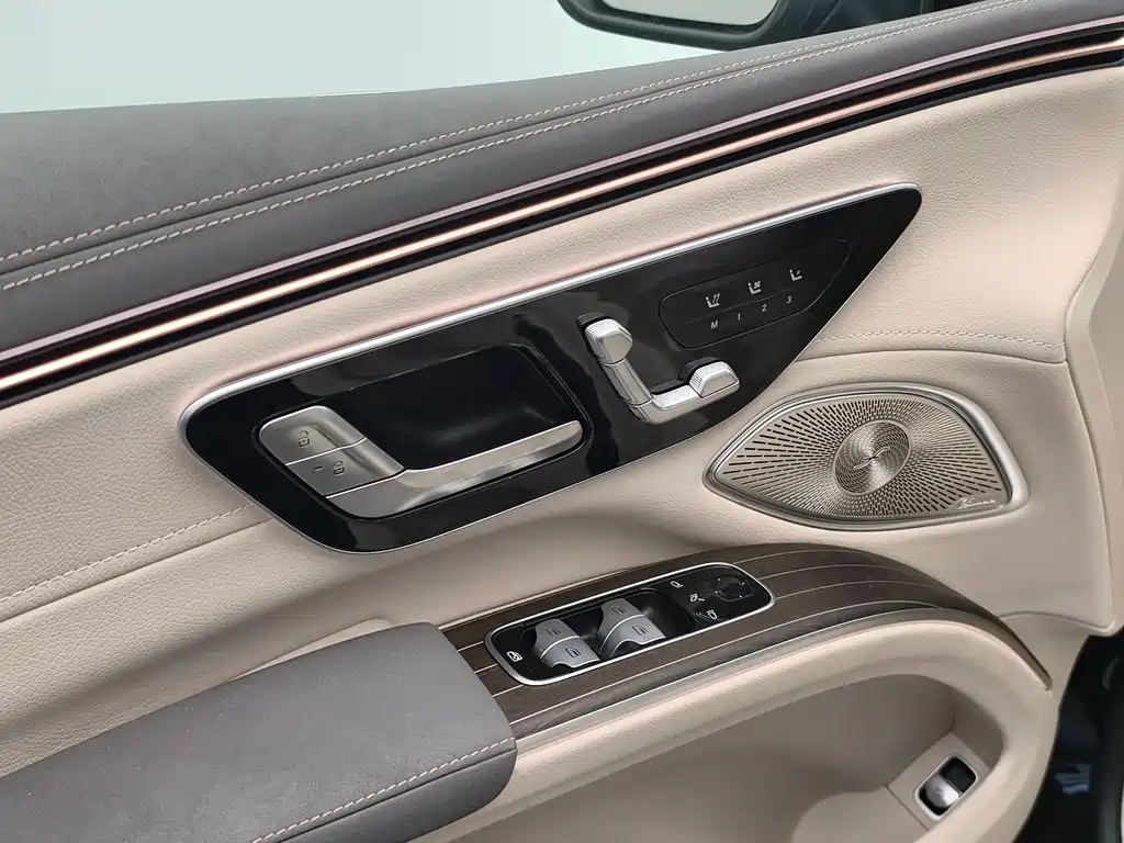 Mercedes-Benz EQS SUV 2026 — фото 13