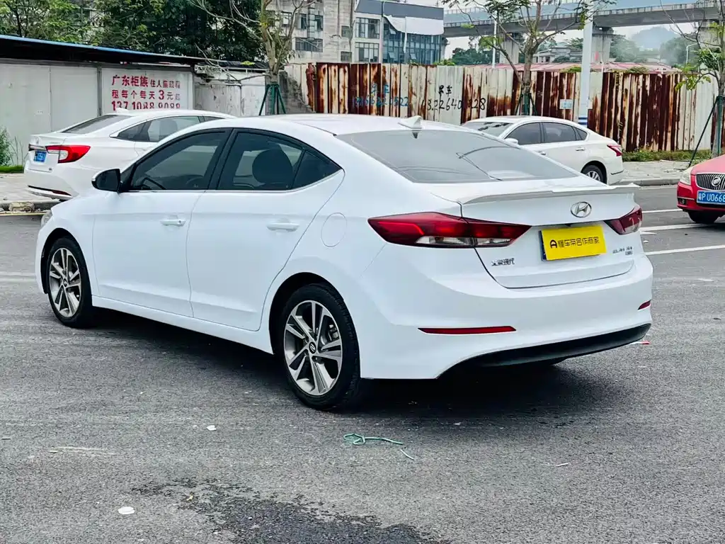 Hyundai Elantra 2016 — фото 6