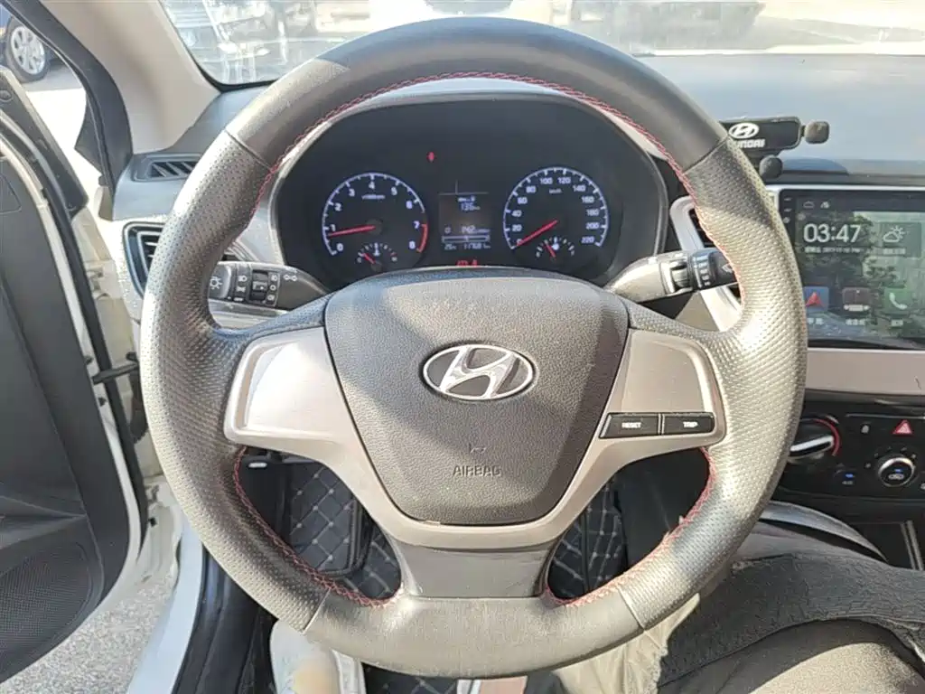 Hyundai Verna 2018 — фото 11
