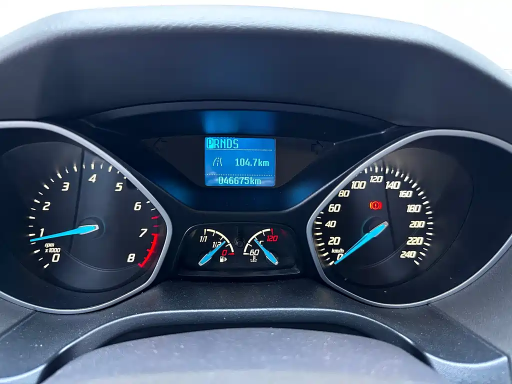 Ford Focus 2015 — фото 10