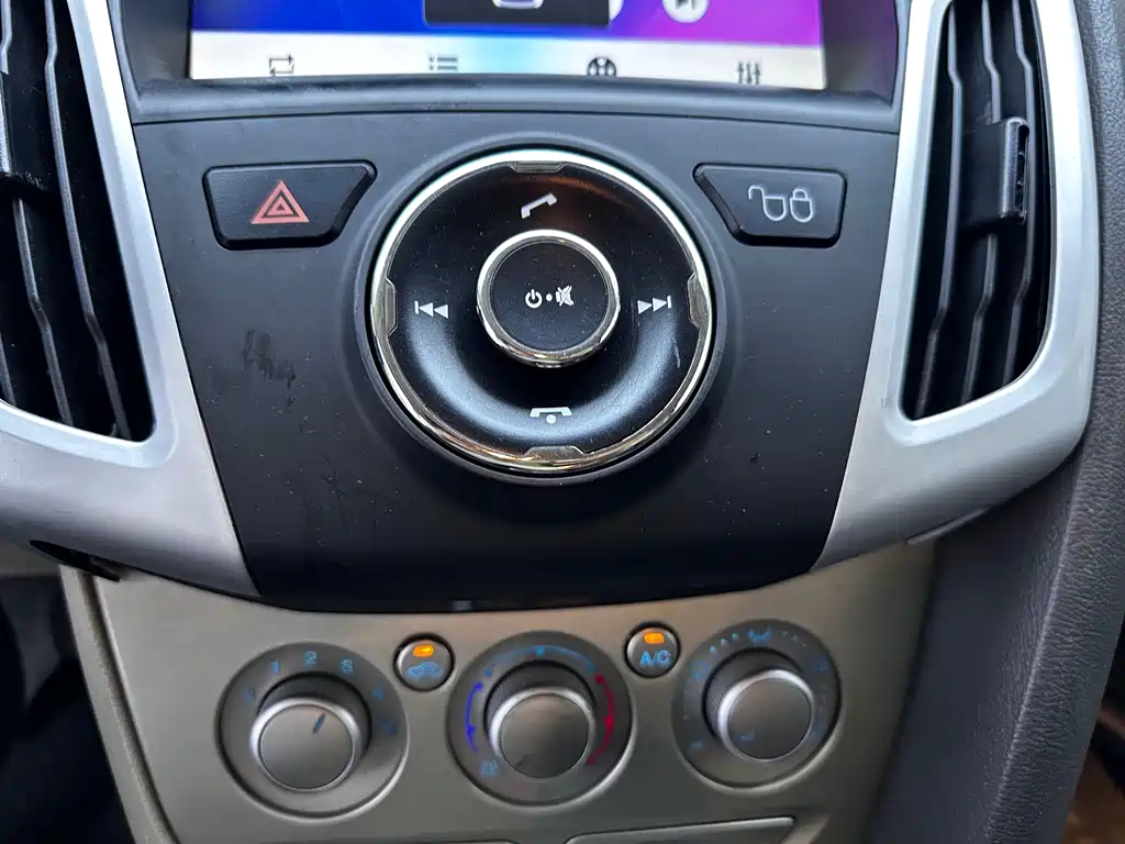 Ford Focus 2015 — фото 12