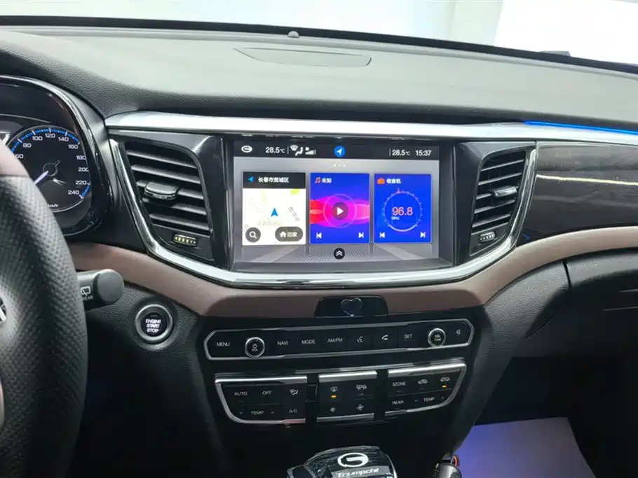 GAC Motor Trumpchi GS8 2017 — фото 13