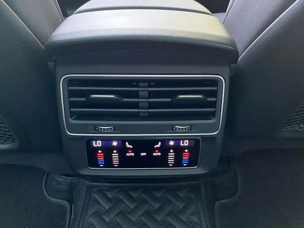 Audi Q7 2023 — фото 12