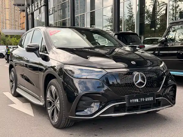 Mercedes-Benz EQE SUV 2025