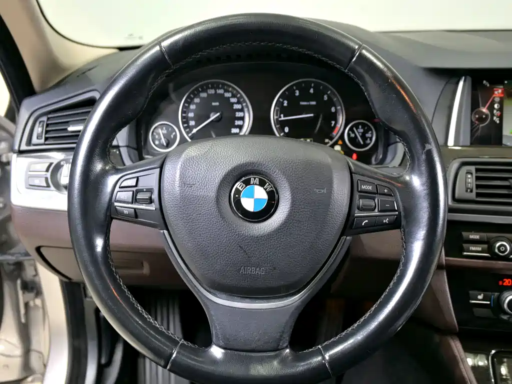 BMW 5 Series 2014 — фото 14
