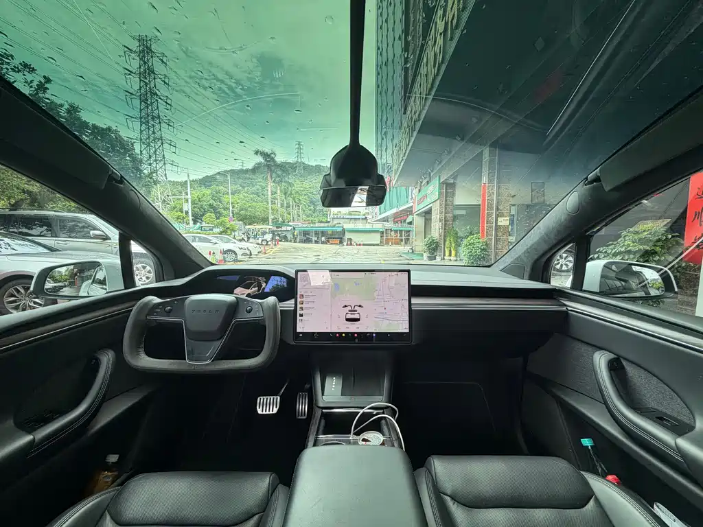 Tesla Model X 2023 — фото 10
