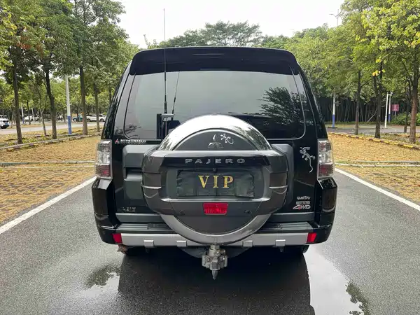 Mitsubishi Pajero 2015