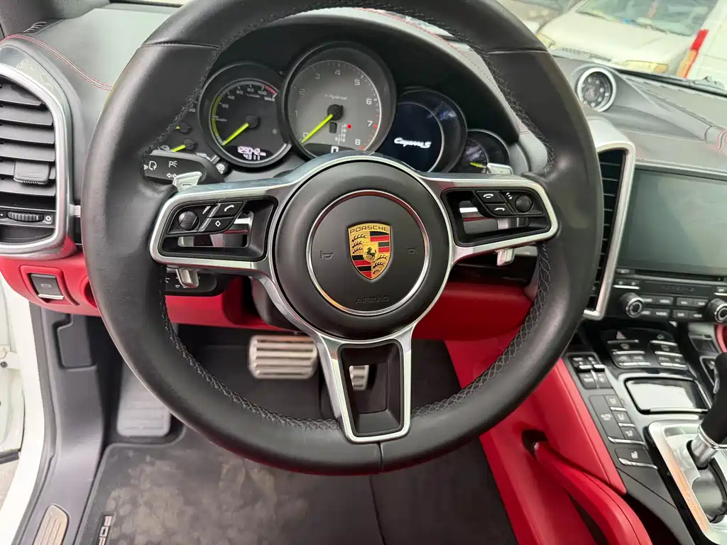 Porsche Cayenne Hybrid 2017 — фото 13