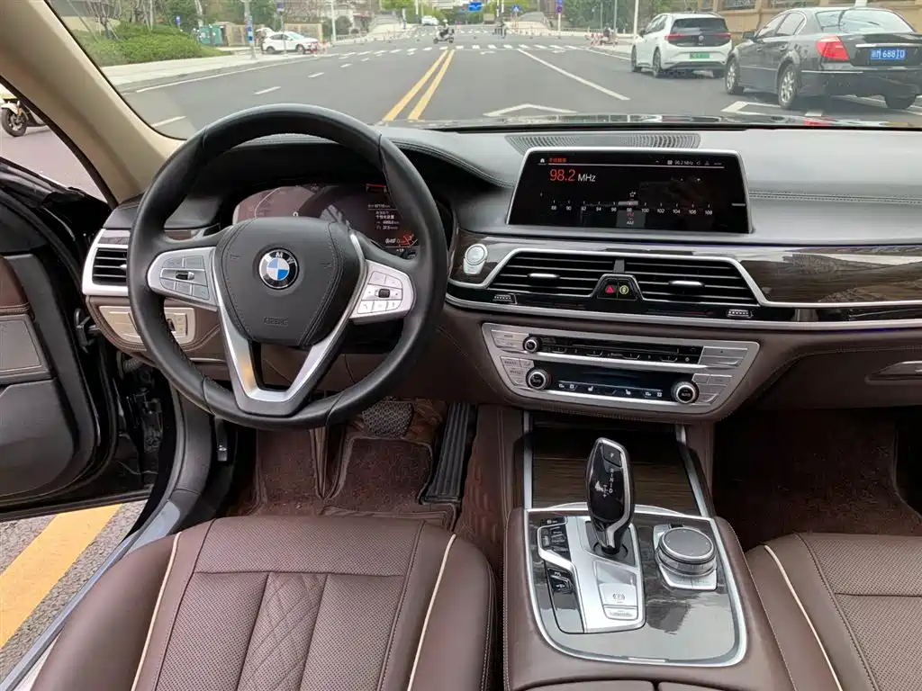 BMW 7 Series 2021 — фото 20