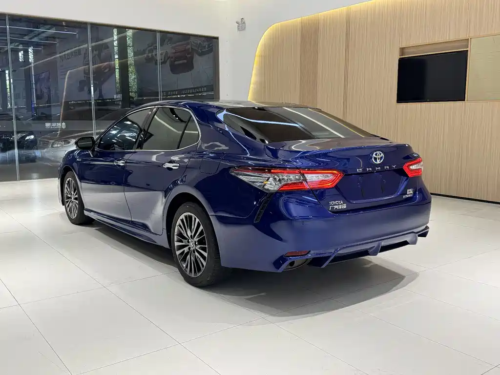 Toyota Camry 2018 — фото 7
