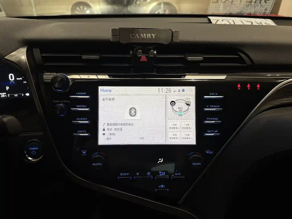 Toyota Camry 2018 — фото 15