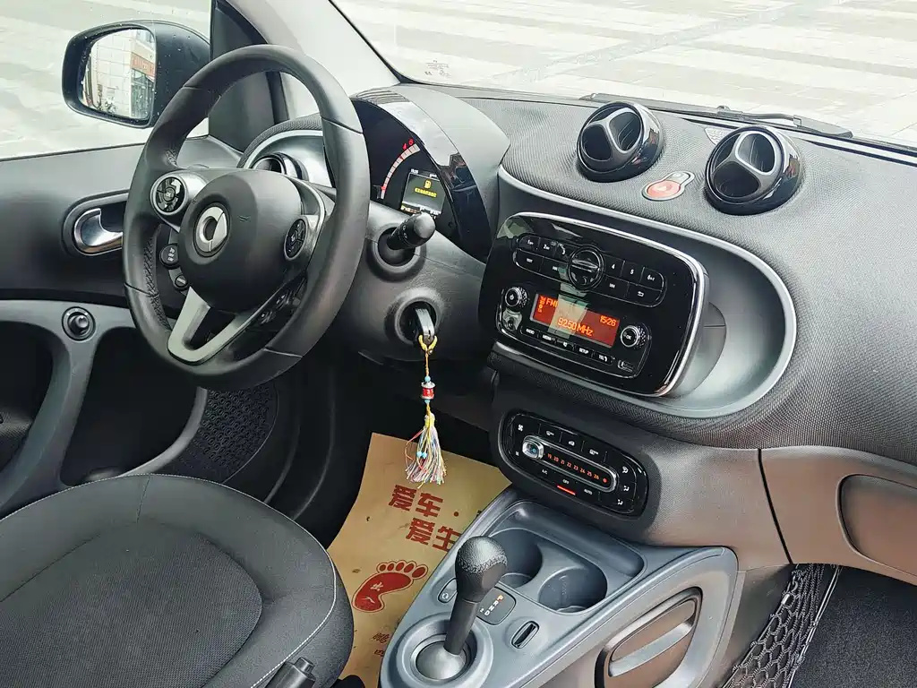 smart Fortwo 2017 — фото 17