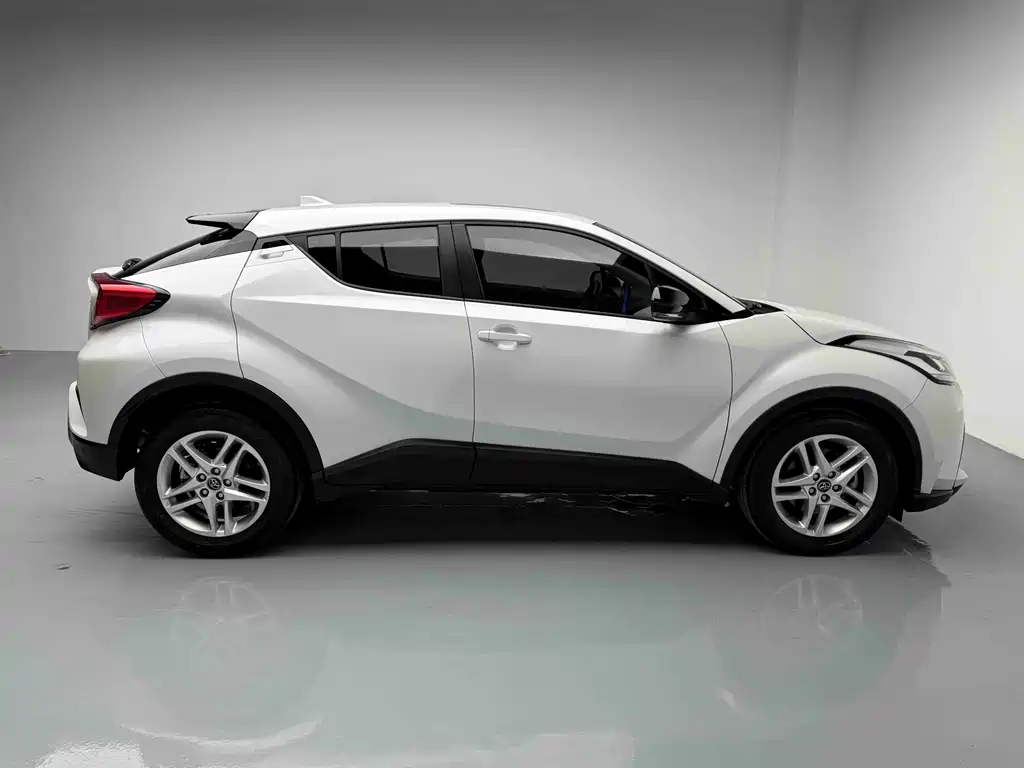 Toyota C-HR 2023 — фото 18