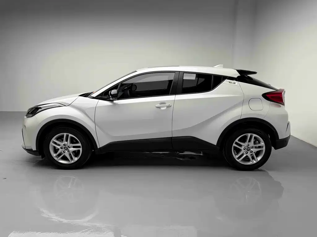 Toyota C-HR 2023 — фото 22