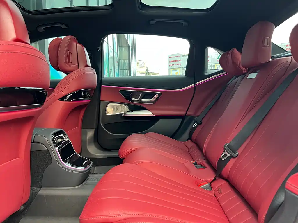 Mercedes-Benz E-Class 2025 — фото 17